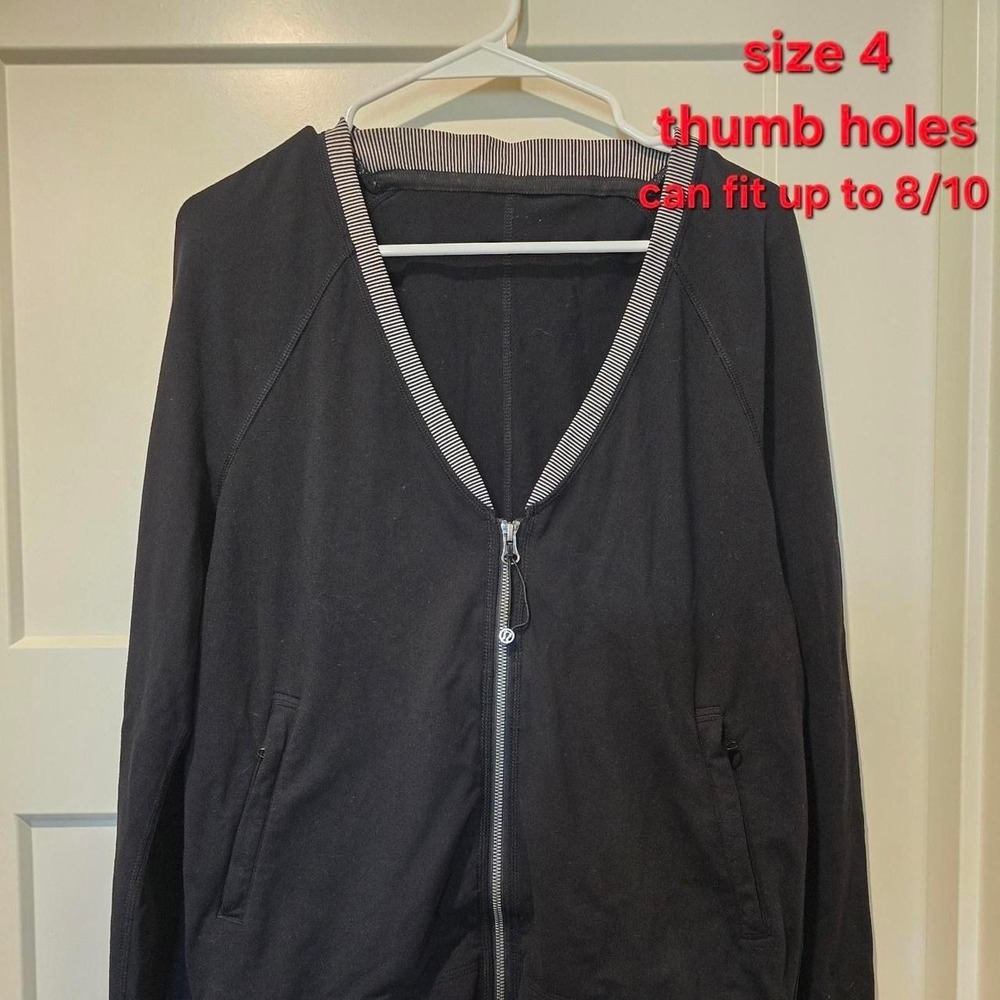 Lululemon H'Om Run Jacket. oversized, can fit up to a large.